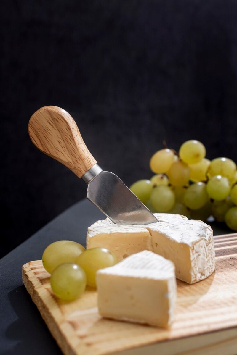 Cheffinger Cheese Board with 2 Cheese Knives - Bamboo - Cheese Platter - Serving Board